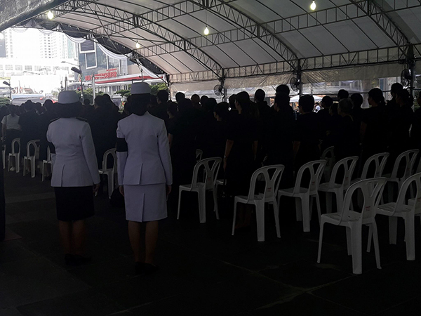 ถวายดอกไม้จันทร์