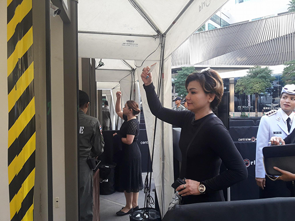 ถวายดอกไม้จันทร์