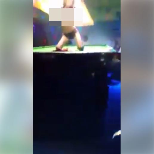 โต๊ะสนุ๊กเกอร์อนาจาร