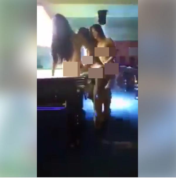 โต๊ะสนุ๊กเกอร์อนาจาร