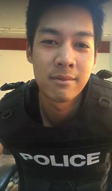 ตำรวจหล่อ