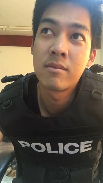 ตำรวจหล่อ