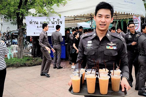 ตำรวจหล่อ