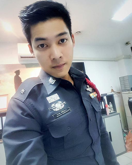 ตำรวจหล่อ