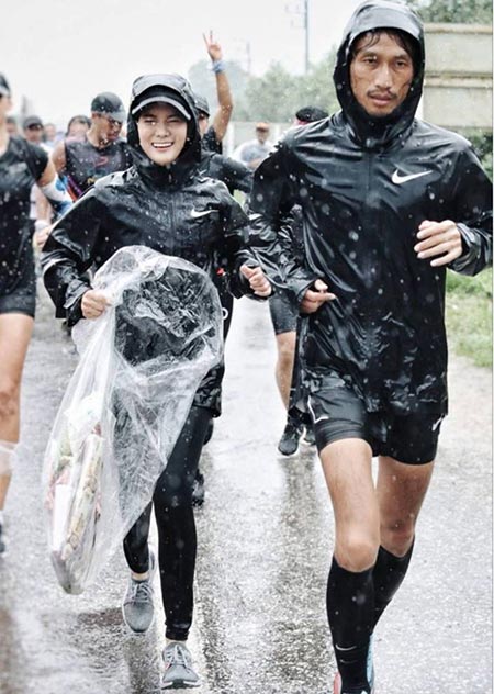 ก้าวคนละก้าว