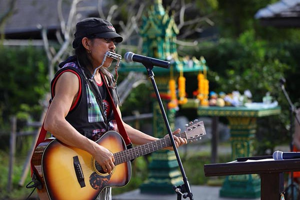 ก้าวคนละก้าว