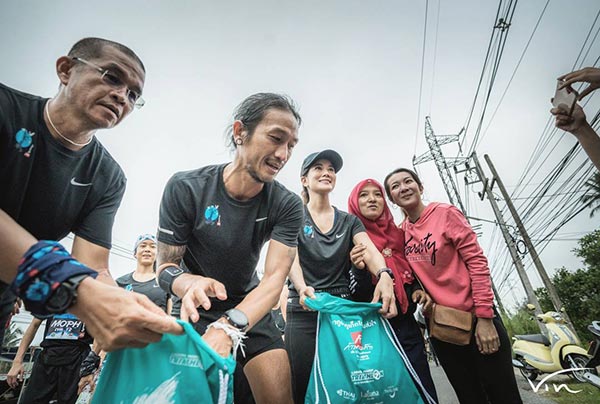 ก้าวคนละก้าว