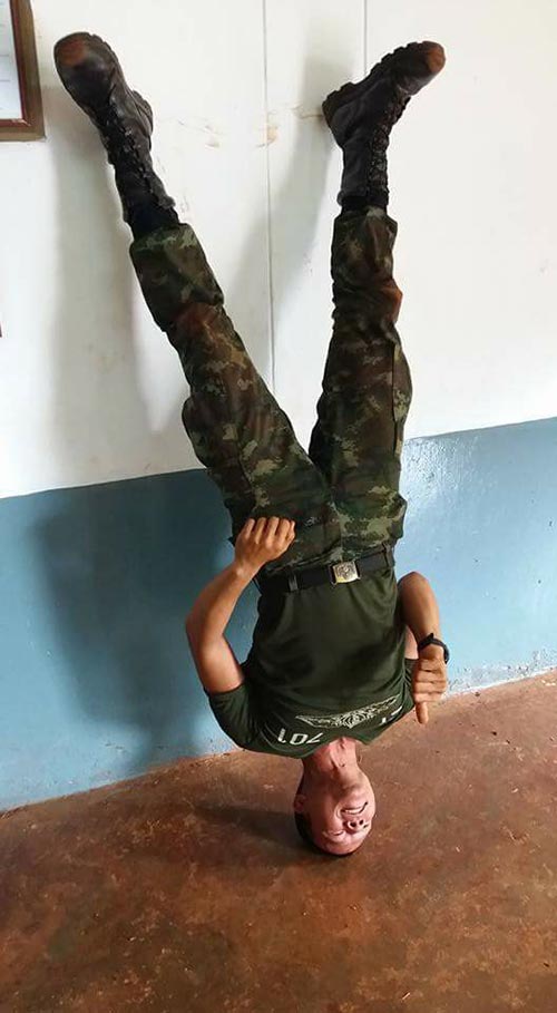 ท่าหัวปักพื้น