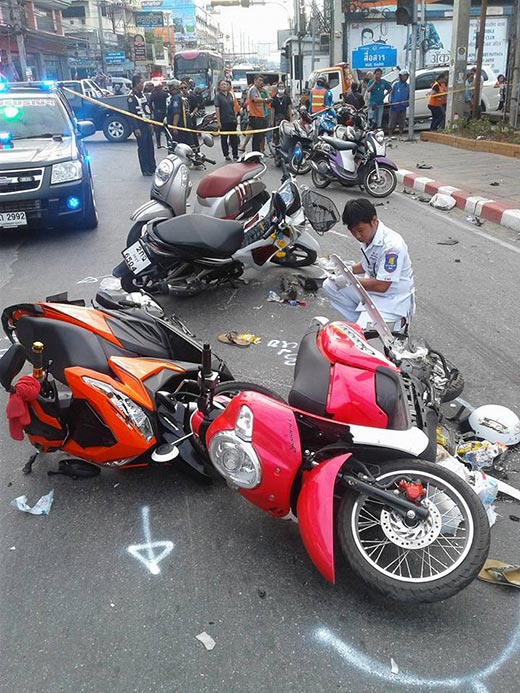 กระบะชนแล้วหนี