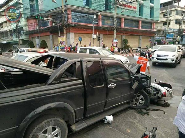 กระบะชนแล้วหนี