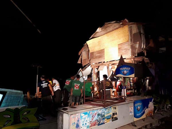 ร้านอาหารถล่ม