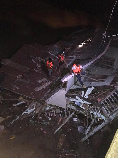 ร้านอาหารถล่ม