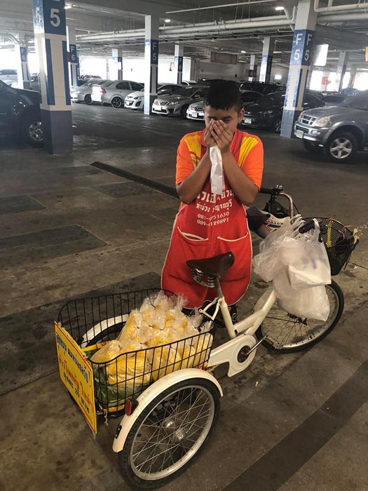 เด็กขายข้าวโพด