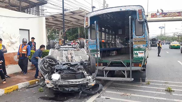 รถชนมอเตอร์ไซค์