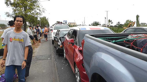 รถชนกัน