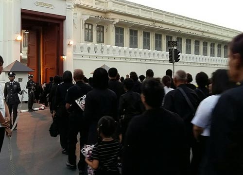 สักการะพระบรมศพ