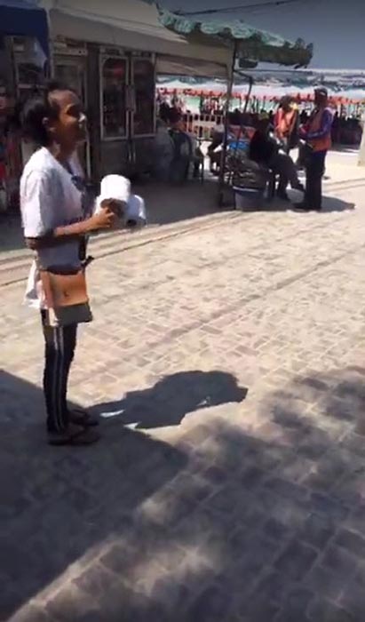 ขายทิชชู่สู้ชีวิต