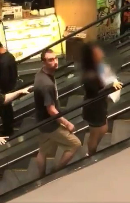 แอบถ่ายใต้กระโปรง