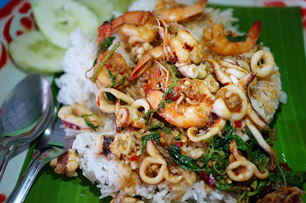 กะเพราถาดยักษ์