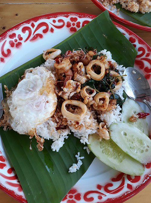 กะเพราถาดยักษ์