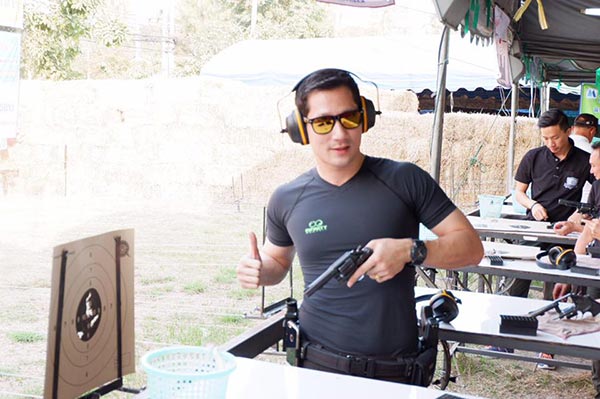 ตำรวจหล่อ