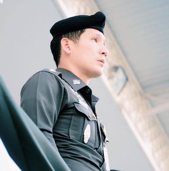 ตำรวจหล่อ