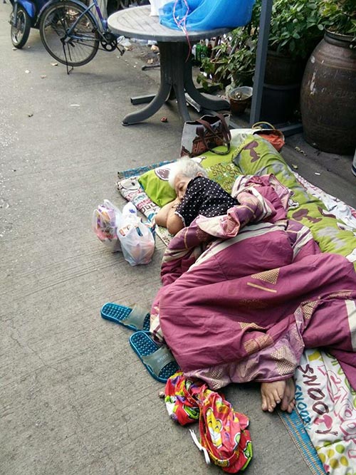 ลูกทิ้งแม่