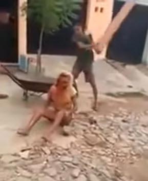 ทำร้ายกะเทย