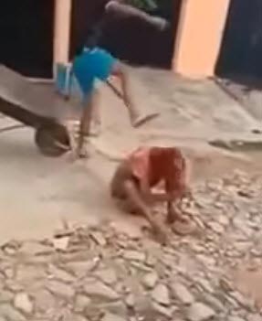 ทำร้ายกะเทย