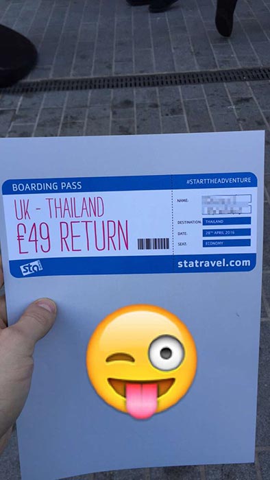 ต่อคิวข้ามคืนจองตั๋ว