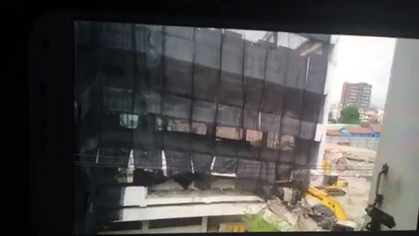 รื้อตึกเก่าดินแดง