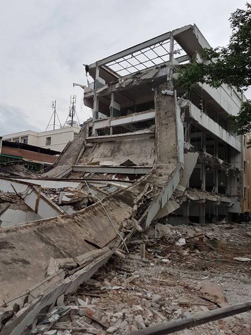 รื้อตึกเก่าดินแดง