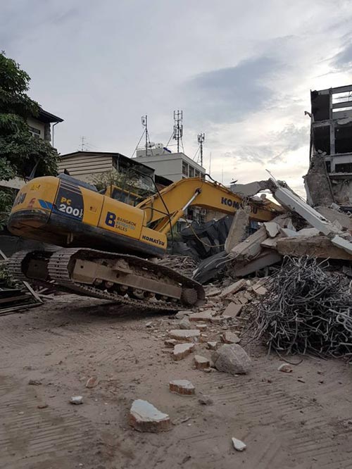 รื้อตึกเก่าดินแดง