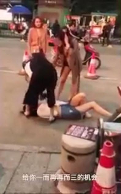 บุกด่าเมียน้อย