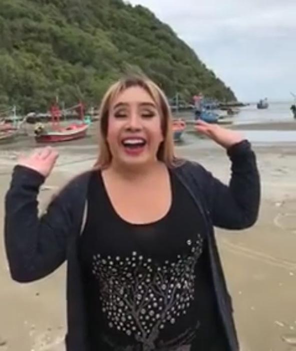 เน็ตไอดอลลาว