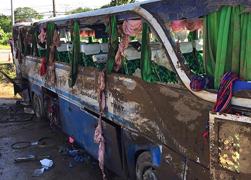 รถทัวร์คว่ำ