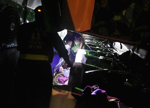 รถทัวร์คว่ำ