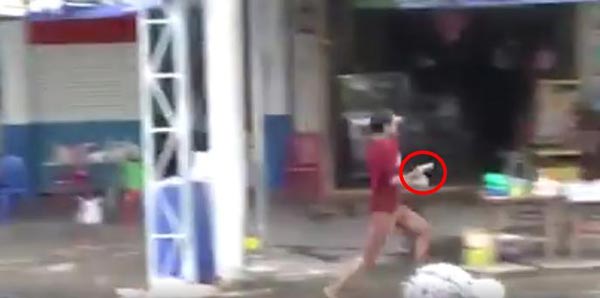 วัยรุ่นชักปืนขู่