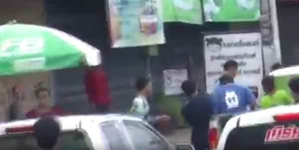 วัยรุ่นชักปืนขู่