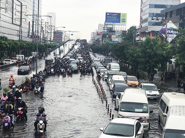 น้ำท่วมแยกรัชดา