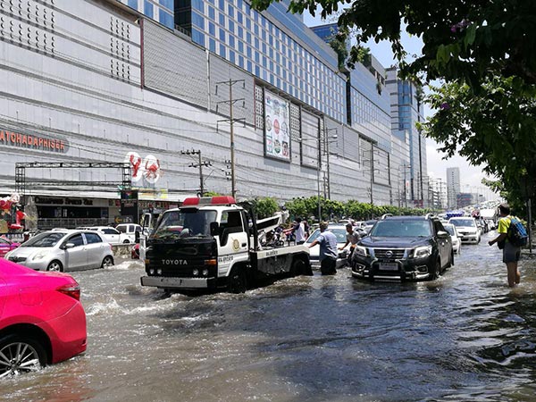 น้ำท่วมแยกรัชดา