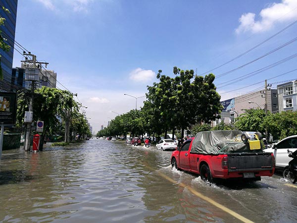 น้ำท่วมแยกรัชดา