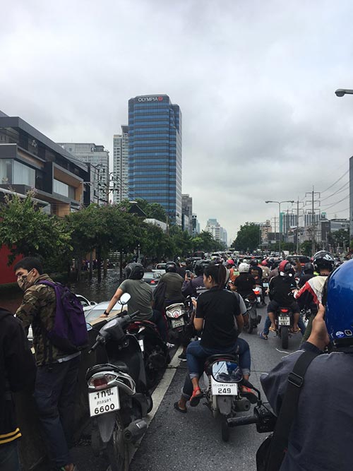 น้ำท่วมแยกรัชดา