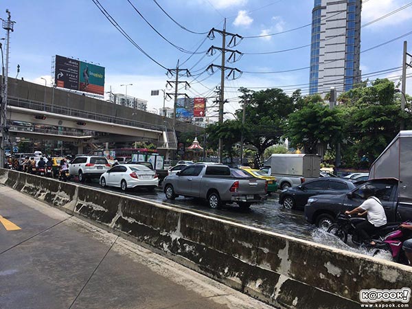 น้ำท่วมแยกรัชดา