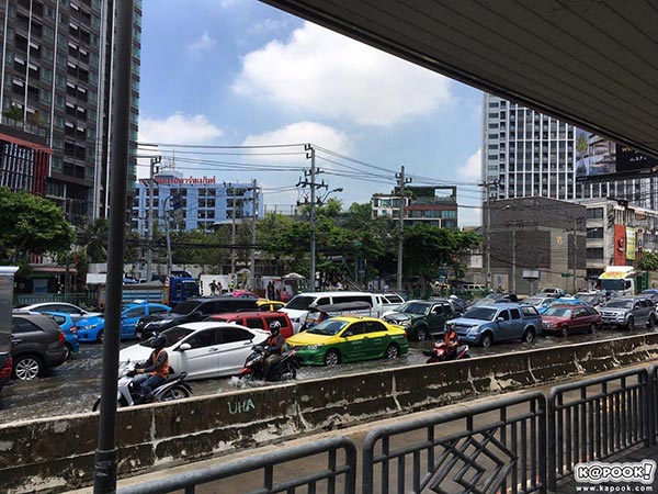 น้ำท่วมแยกรัชดา