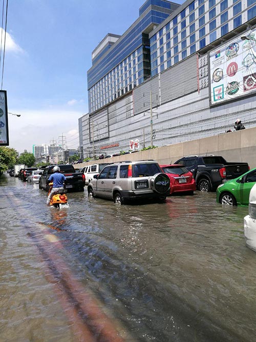 น้ำท่วมแยกรัชดา