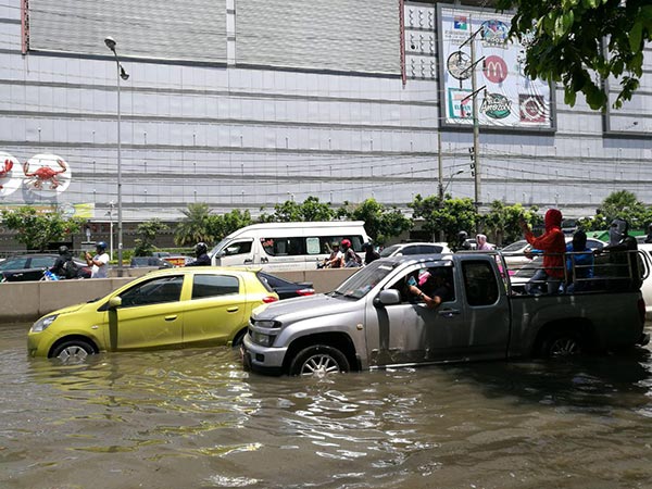 น้ำท่วมแยกรัชดา