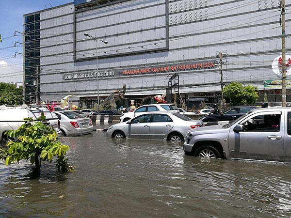 น้ำท่วมแยกรัชดา