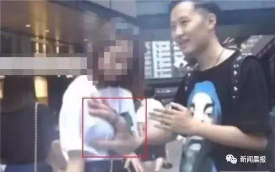 หลอกจับนม