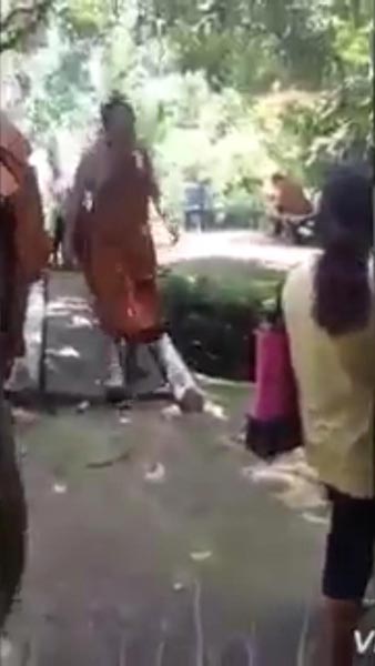 คลิปพระทะเลาะกับสีกา